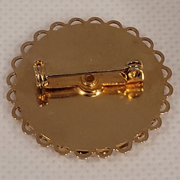 VINTAGE Handcrafted Dainty Petit Point Floral Brooch - Picture 8 of 14